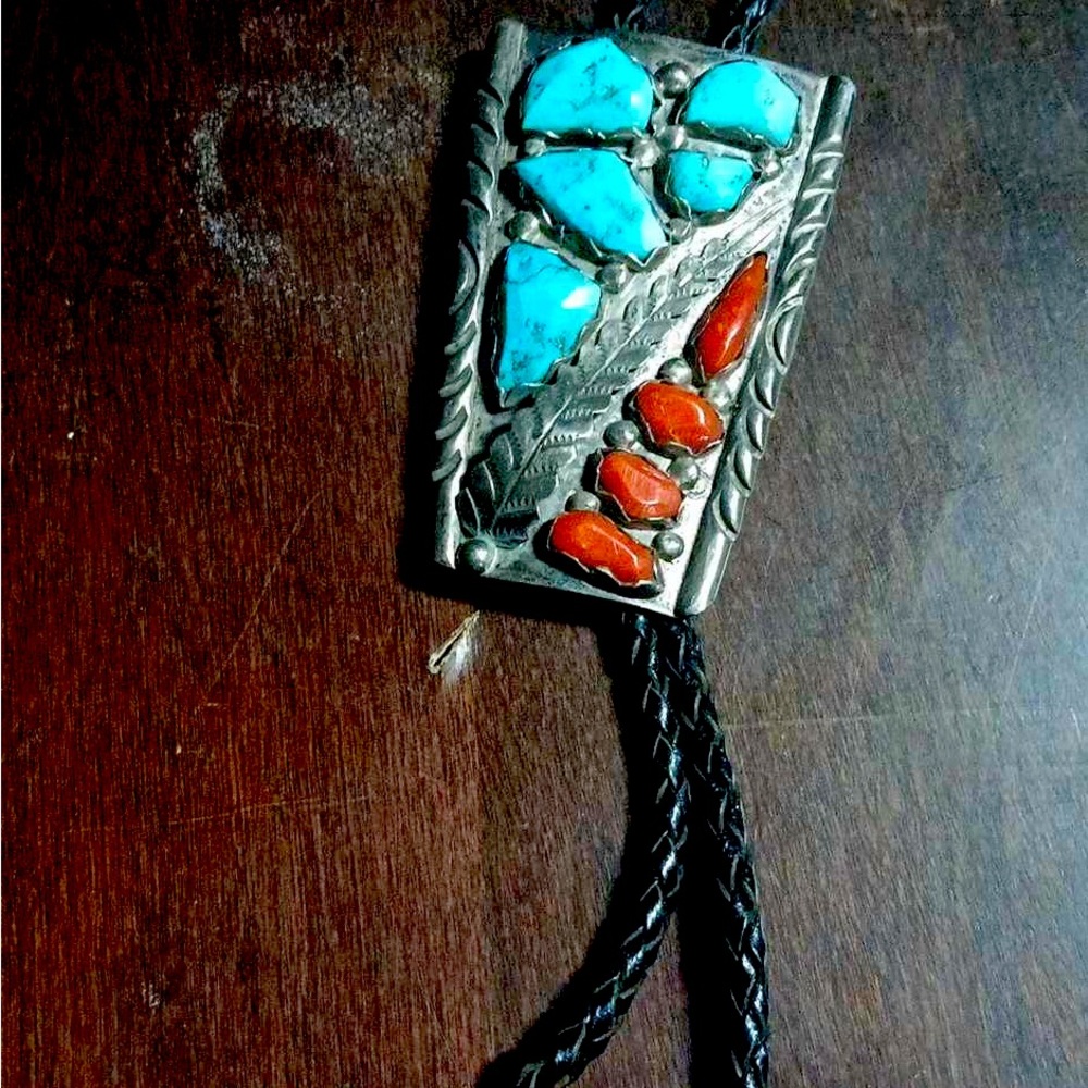 Vintage Native American turquoise pennant bolo